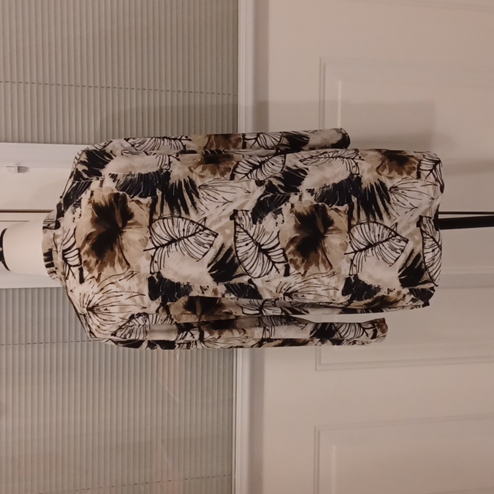 $4 Add-on Leafy Half-Sleeve Blouse - Size XL - Picture 4 of 5